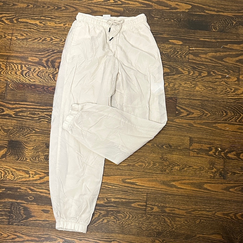 Nike Women’s Cream Windbreaker Joggers